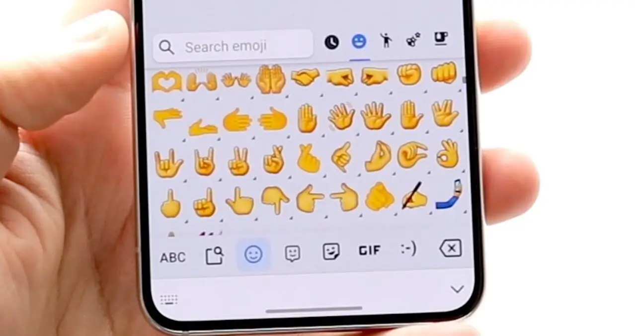 how to change skin color of emojis on android